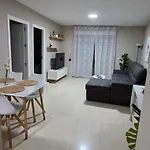 By With Pool דירה